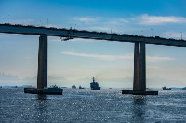 Başkan Costa e Silva Köprüsü (daha çok Rio / Niteroi Köprüsü olarak bilinir), Güney Yarımküre 'deki en uzun köprüdür. Brezilya 'nın Rio de Janeiro eyaletindeki Guanabara Körfezi' ni geçer..