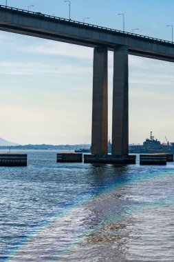 Başkan Costa e Silva Köprüsü (daha çok Rio / Niteroi Köprüsü olarak bilinir), Güney Yarımküre 'deki en uzun köprüdür. Brezilya 'nın Rio de Janeiro eyaletindeki Guanabara Körfezi' ni geçer..