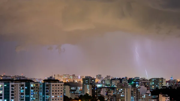 Imagens Chegada Uma Forte Tempestade Verão Com Relâmpagos Chuva Evento — Fotografia de Stock