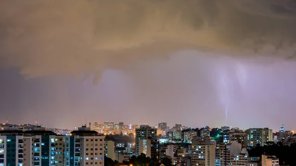 Imagens Chegada Uma Forte Tempestade Verão Com Relâmpagos Chuva Evento — Fotografia de Stock