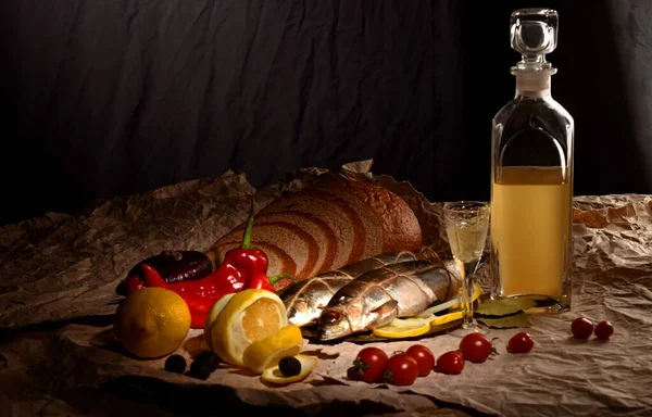 Holandês ainda vida com arenque, luar e legumes . — Fotografia de Stock