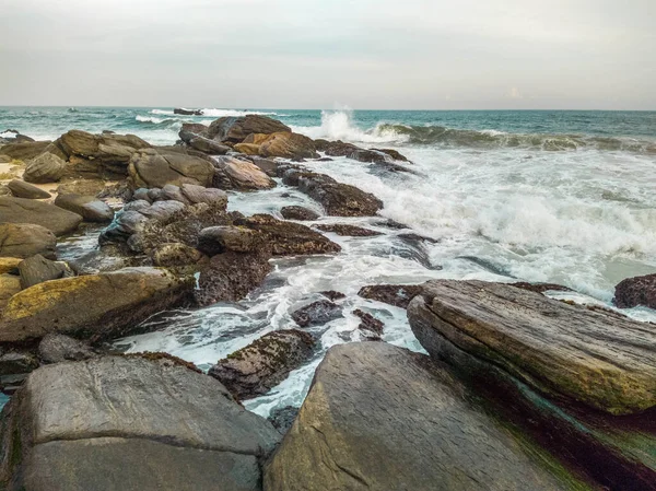 Ciężkie Fale Plaży — Zdjęcie stockowe