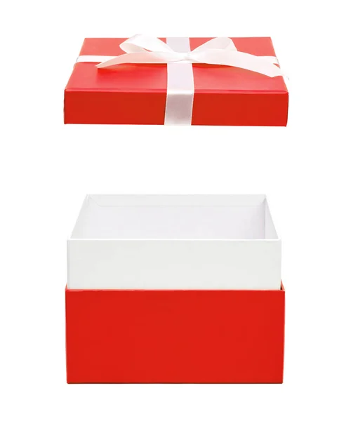 打开红色礼品盒与丝带弓 节日礼物 在白色背景下被隔离 修剪路径 — 图库照片