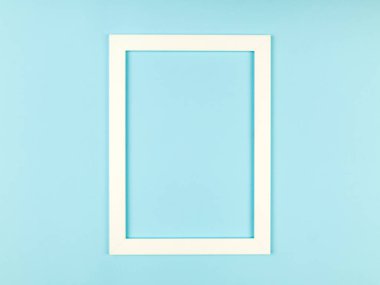 Boş resim çerçevesi dokulu pastel renkli arka plan üzerinde. Soyut minimalist kompozisyon