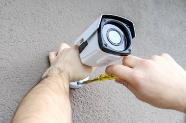 Teknisyen işçi video Cctv kamera yükleme