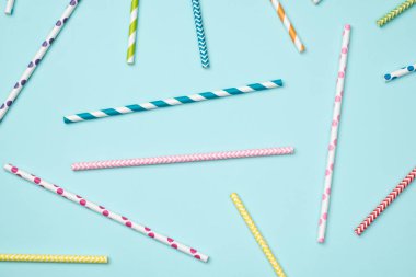 Soyut arka plan. Renkli çizgili kokteyl pipetleri