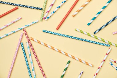 Soyut arka plan. Renkli çizgili kokteyl pipetleri