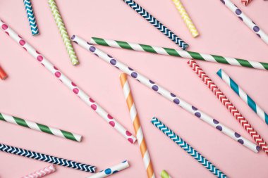 Soyut arka plan. Renkli çizgili kokteyl pipetleri