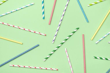 Soyut arka plan. Renkli çizgili kokteyl pipetleri