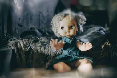 Gözleri olmadan Korkunç korku plastik bebek