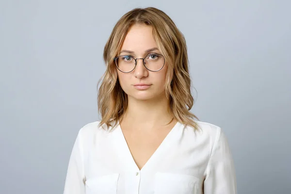 Picture of sad woman posing isolated over grey — Stock Photo, Image