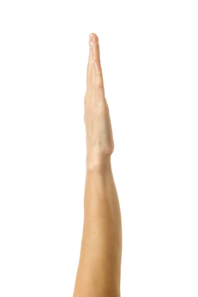 Поднято или достигнуто голосование руками. Женская рука жестом изолированы на белом — стоковое фото