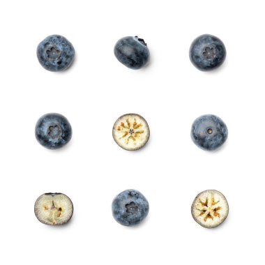 Beyaz arka planda izole edilmiş bataklık üzümü koleksiyonu. Birden fazla resim seti. Dizinin bir parçası