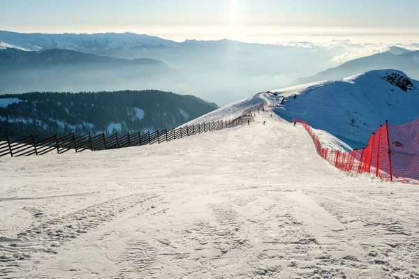 Inverno Montagne Sfondo Con Pista Sci Stazione Sciistica Sport Estremi — Foto Stock