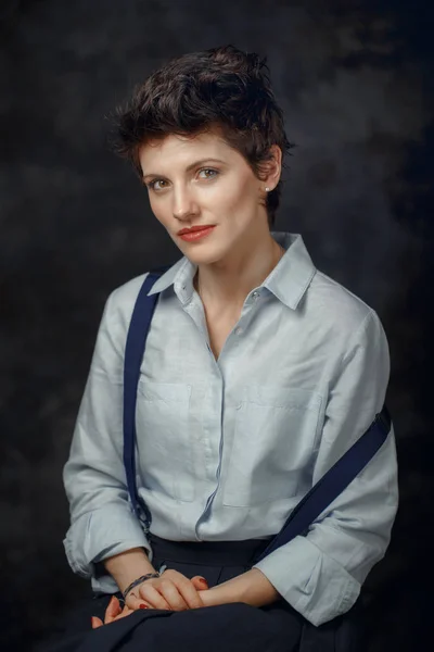 Studio Portrait Belle Brune Médiévale Coûteuse Femme Caucasienne Regardant Caméra — Photo