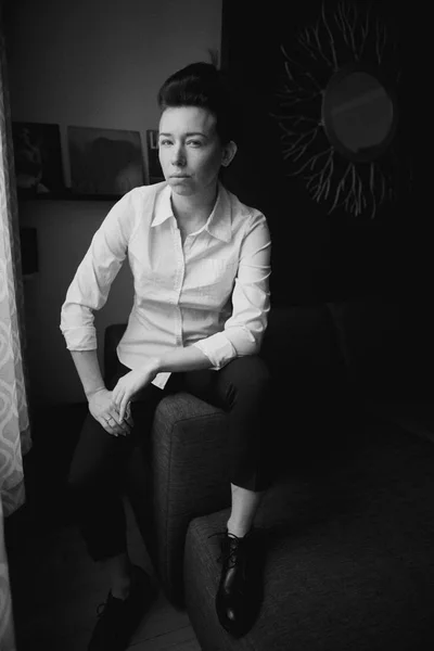 Крупный План Черно Белый Портрет Красивой Сексуальной Нервной Молодой Белой — стоковое фото