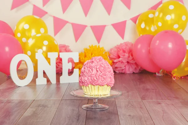 Decoração Fundo Festivo Para Comemoração Aniversário Com Cupcake Menina Rosa — Fotografia de Stock