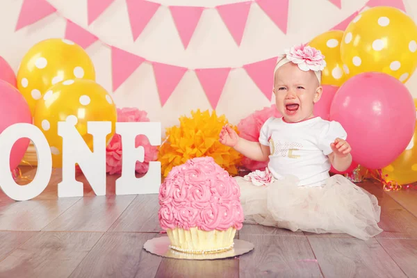 Portrait Pleurer Bouleversé Bébé Fille Caucasienne Tutu Jupe Tulle Célébrant — Photo