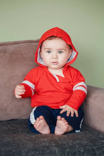 Portret Van Leuke Schattige Kaukasische Lachende Babyjongen Met Blauwe Ogen — Stockfoto