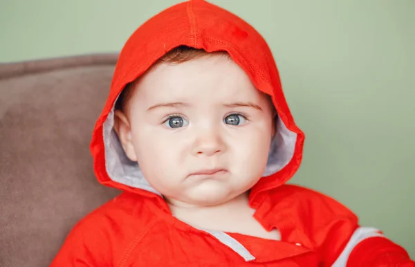 Detailní Portrét Roztomilý Rozkošný Kavkazských Naštvaná Smutná Baby Boy Modrýma — Stock fotografie