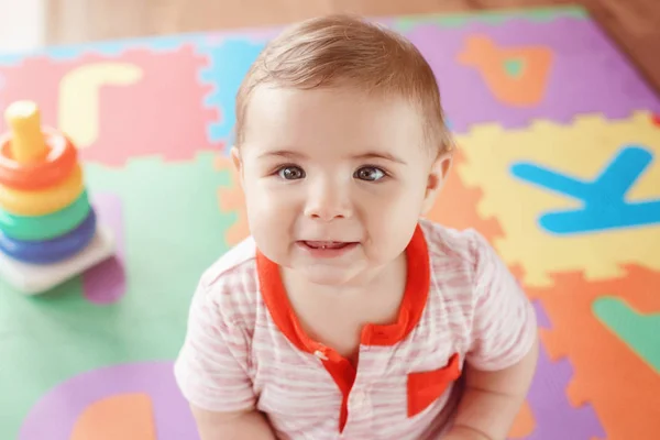 Primer Plano Retrato Lindo Adorable Rubio Caucásico Sonriente Niño Con — Foto de Stock