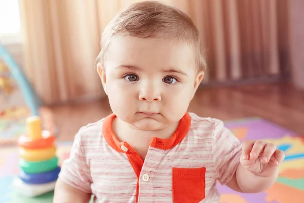 Potret Closeup Dari Cute Cute Cute Pirang Caucasian Tersenyum Anak — Stok Foto