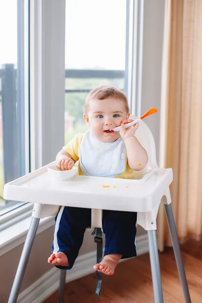 Porträt Eines Süßen Entzückenden Kaukasischen Jungen Mit Schmutzigem Unordentlichem Gesicht — Stockfoto