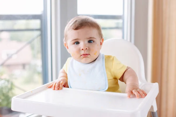 Porträt Eines Süßen Entzückenden Kaukasischen Jungen Mit Schmutzigem Unordentlichem Gesicht — Stockfoto