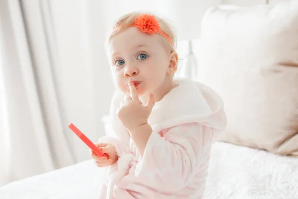 Schattig Asorable Grappige Kaukasische Blonde Meisje Van Baby Jaar Oud — Stockfoto