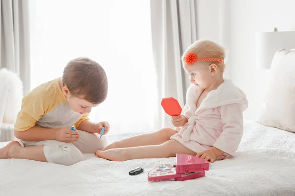 Adorable Caucasian Boy Girl Siblings Playing Together Painting Nails Sitting — Stock Photo, Image