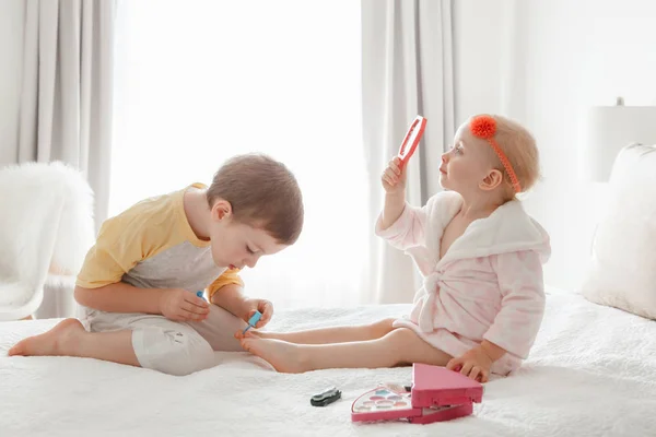 Adorable Caucasian Boy Girl Siblings Playing Together Painting Nails Sitting — Stock Photo, Image