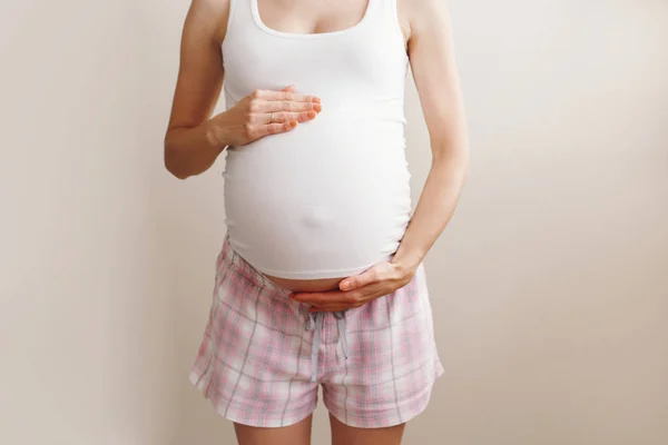 Closeup Tělo Bílé Kavkazských Blondýna Těhotné Ženy Domácí Oblečení Dotýká — Stock fotografie