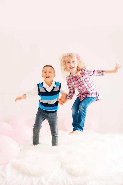 Grupo Retrato Dois Feliz Branco Caucasiano Bonito Adorável Engraçado Crianças — Fotografia de Stock