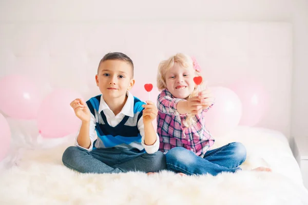 Potret Kelompok Dua Orang Kulit Putih Yang Bahagia Kaukasia Lucu — Stok Foto