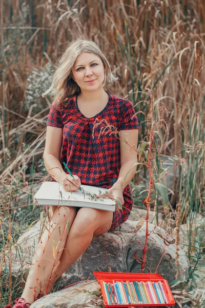 Retrato Joven Sonriente Hermosa Mediana Edad Blanco Mujer Caucásica Artista — Foto de Stock