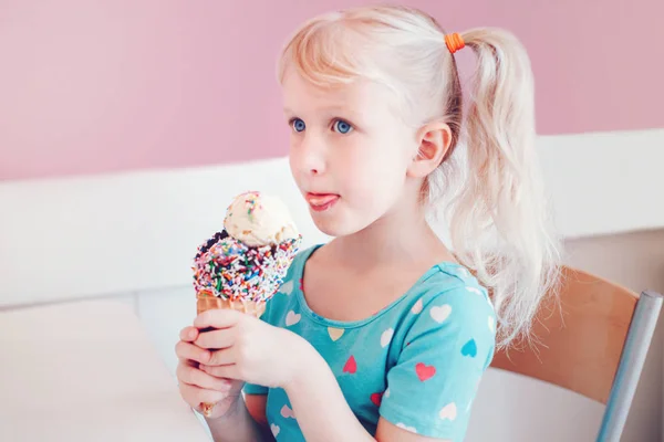 Cute Adorable Funny Caucasian Blonde Preschool Girl Child Blue Eyes — Stock Photo, Image