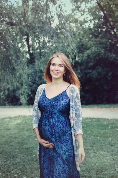 Glückliche Gesunde Schwangerschaft Und Mutterschaft Porträt Einer Schwangeren Jungen Kaukasischen — Stockfoto