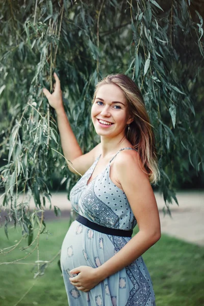 Glückliche Gesunde Schwangerschaft Und Mutterschaft Porträt Einer Schwangeren Jungen Kaukasischen — Stockfoto