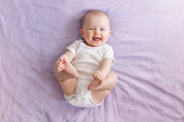 Potret Manis Manis Manis Tersenyum Putih Kaukasia Bayi Laki Laki — Stok Foto