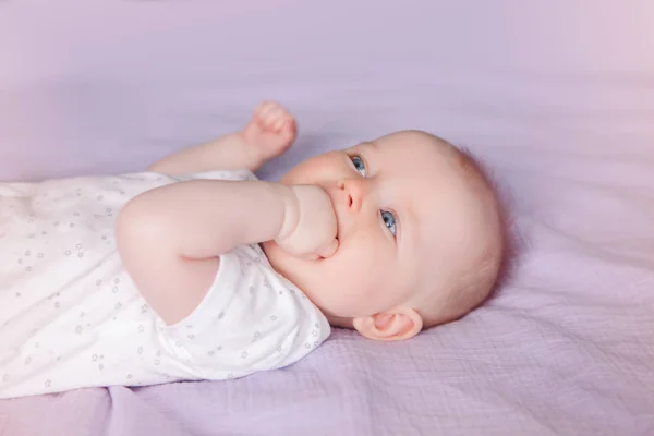 Primer Plano Retrato Lindo Adorable Blanco Caucásico Niño Niña Niño —  Fotos de Stock