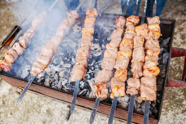 Närbild Makro Rostad Marinerad Kött Grill Shish Kebab Shashlik Stål — Stockfoto