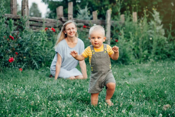 Перший Рік Дитини Віхою Малюк Малюк Один Рік Старий Робить — стокове фото