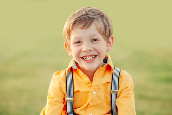 Closeup Retrato Engraçado Bonito Adorável Agradável Sorrindo Rindo Menino Pré — Fotografia de Stock