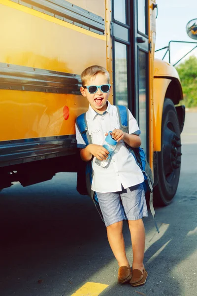 Lucu Lucu Bahagia Anak Laki Laki Kaukasia Anak Dengan Ransel — Stok Foto