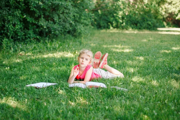Young Caucasian School Girl Lying Park Outdoor Doing School Homework — Stock Photo, Image