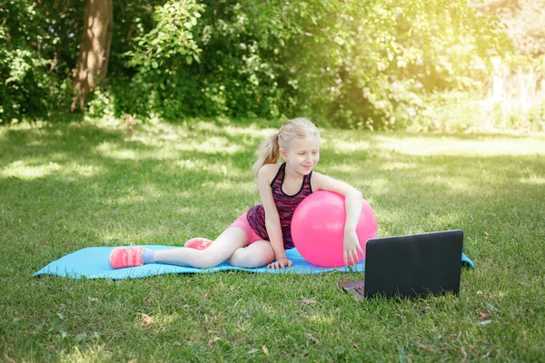 Caucasian Girl Child Doing Sport Workout Outdoor Online Video Yoga — Stock Photo, Image