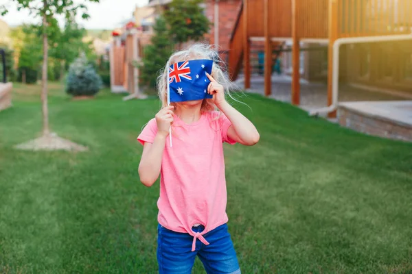 Manis Lucu Bahagia Kaukasia Gadis Memegang Bendera Australia Anak Lucu — Stok Foto