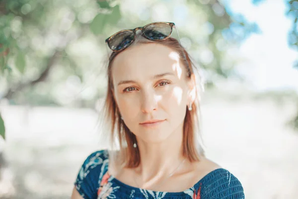 Retrato Tiro Cabeça Bela Mulher Meia Idade Caucasiana Pensativo Com — Fotografia de Stock