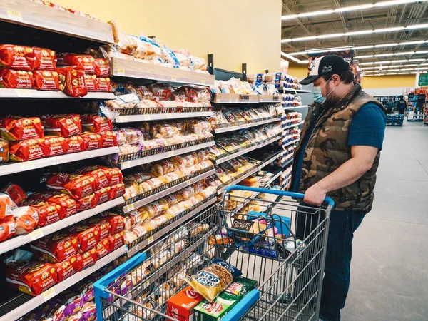 Toronto Ontario Canadá Mayo 2020 Hombre Cliente Compras Mascarillas Protectoras — Foto de Stock