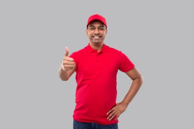 Teslimatçı Başparmağını kaldırıyor. Teslimatçı çocuk gülümsüyor. Eve Teslimat. Erkek